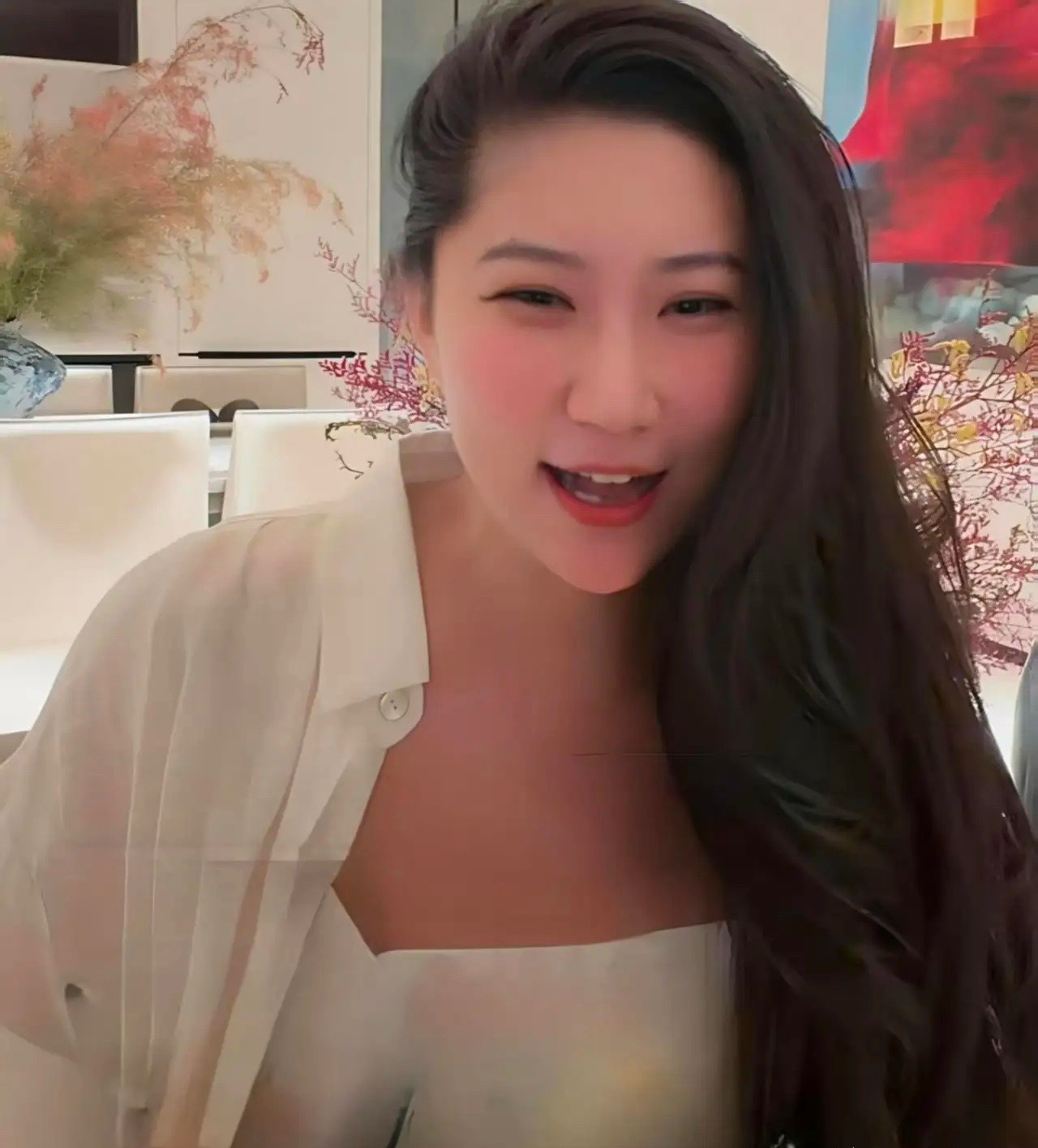 CoCo 为了流量无底线，直播间总是消费四哥和家人。你要真的爱他就不会浓妆艳抹，