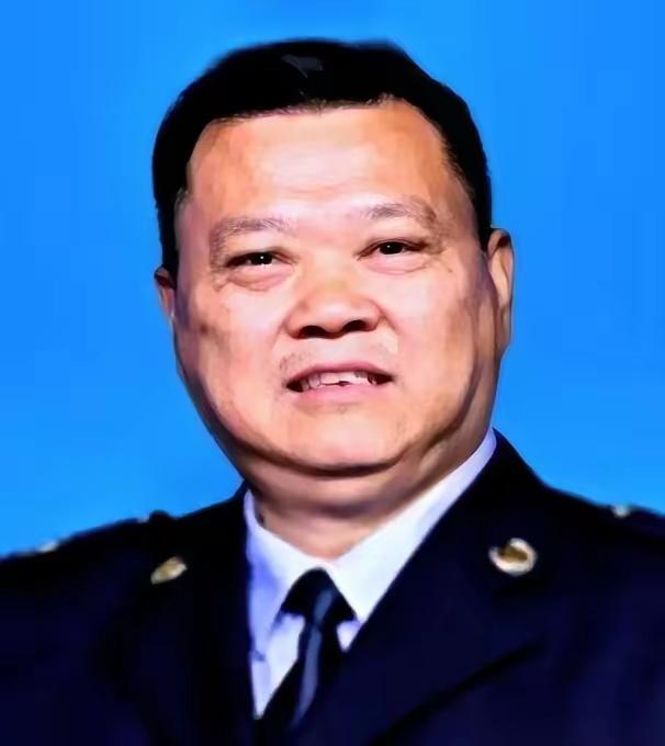 有人说这位成都税务副局长李平刚退休几天，就被“打虎棒”打进去了

有说可惜了，刚