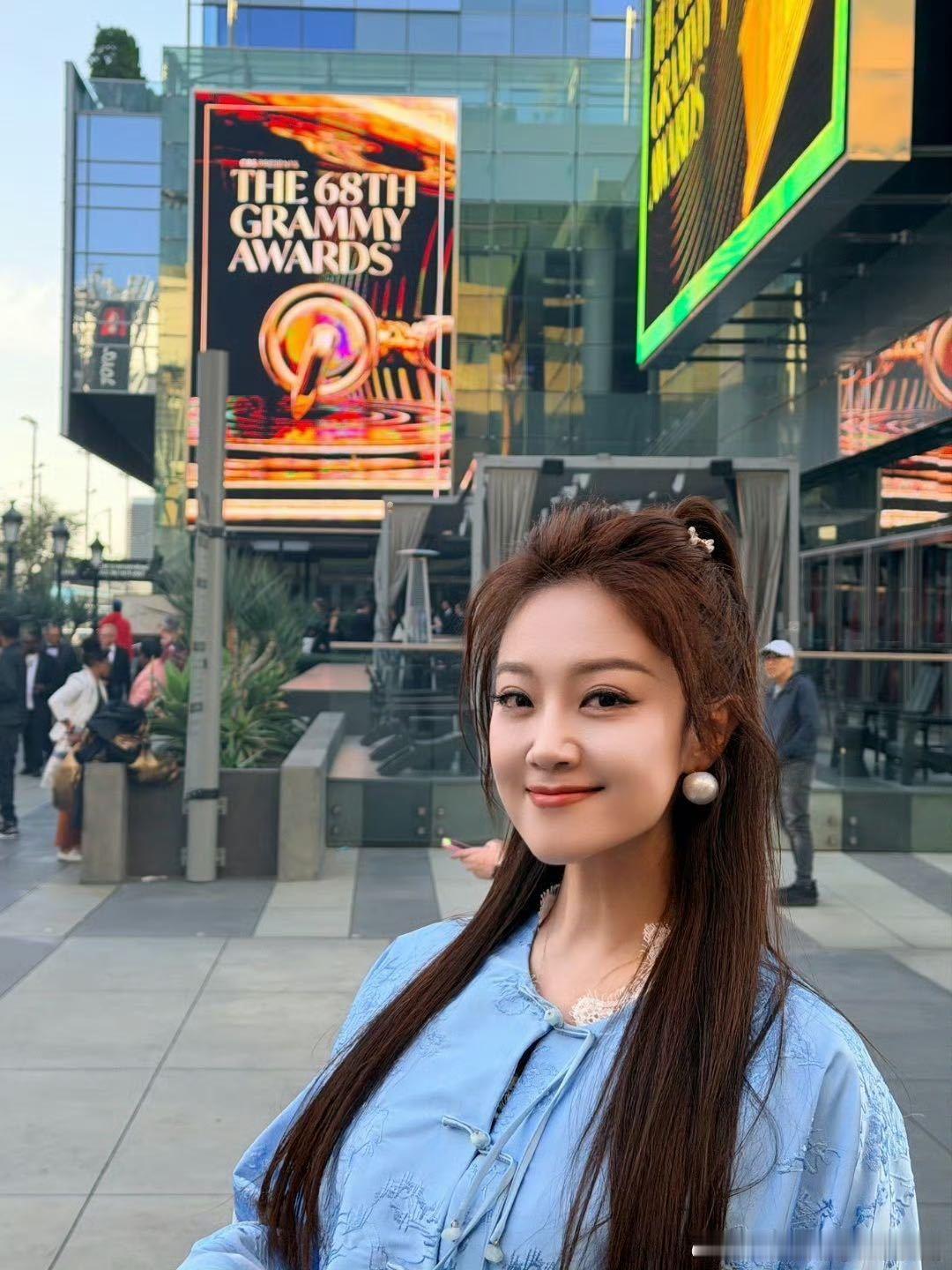 王小玮去完格莱美去戛纳王小玮新歌首唱在戛纳 这波文化输出太给力了，王小玮携新歌《
