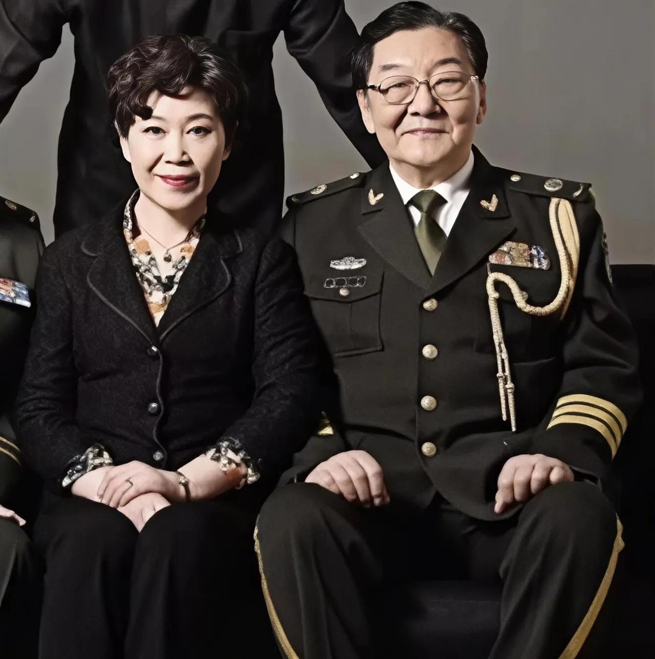 翟俊杰走了
他最放心不下的
不是他倾注一生心血的电影事业，而是他的妻子张春如
