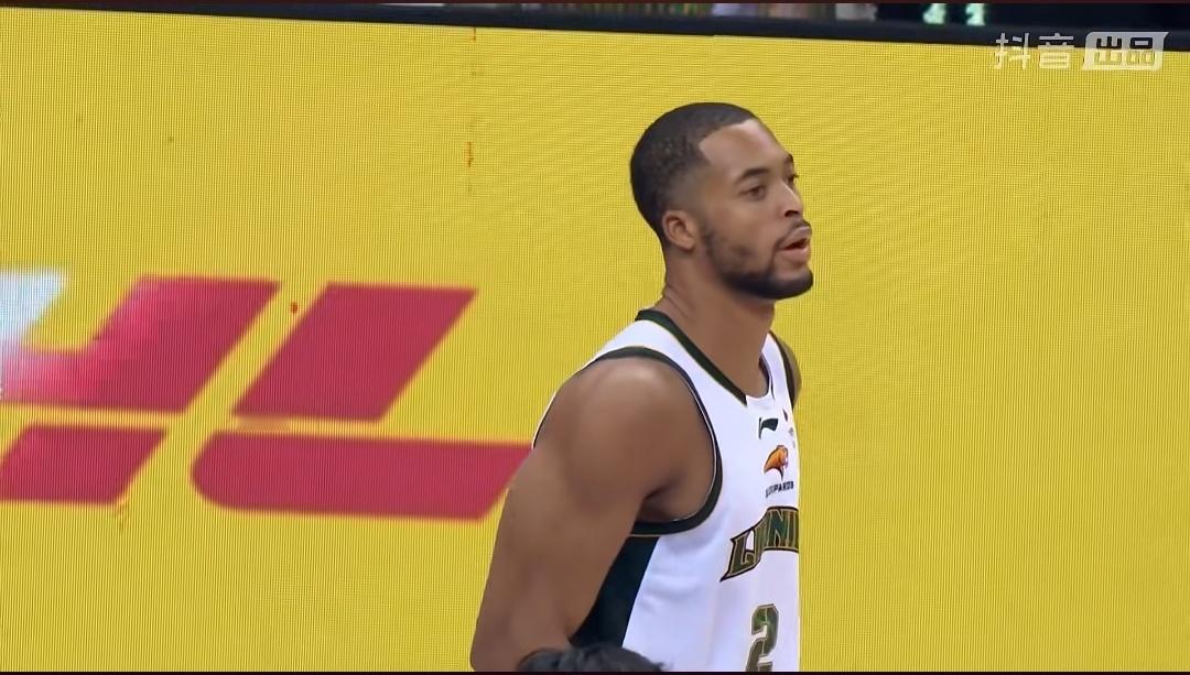 杰登莱迪，一个字硬。我最喜欢这种不花哨，有硬度的外援。辽宁男篮