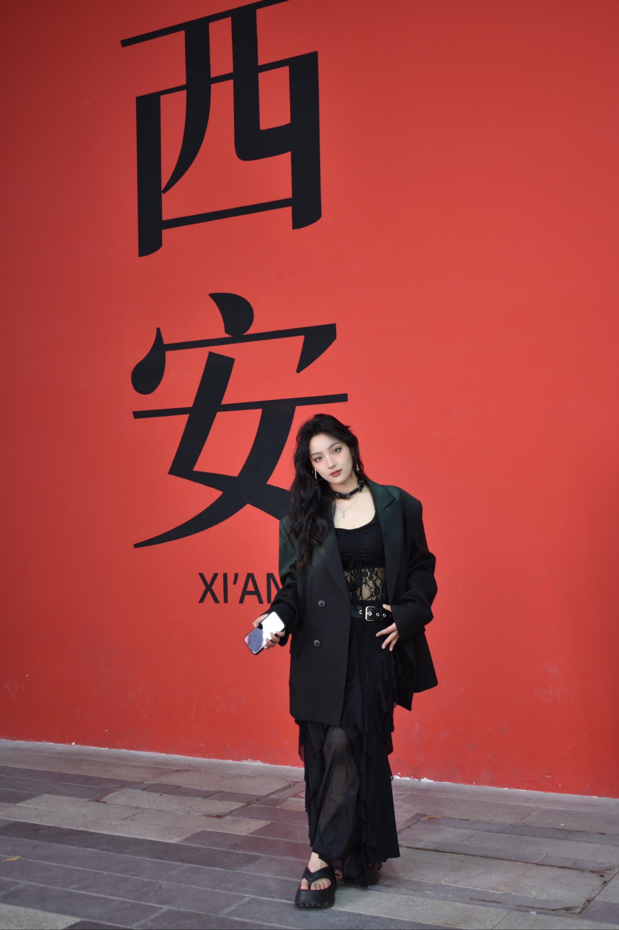 两个朋友吵架了 我劝了他们好久 他们就是不肯动手打架 非得用嘴炮解决 ...