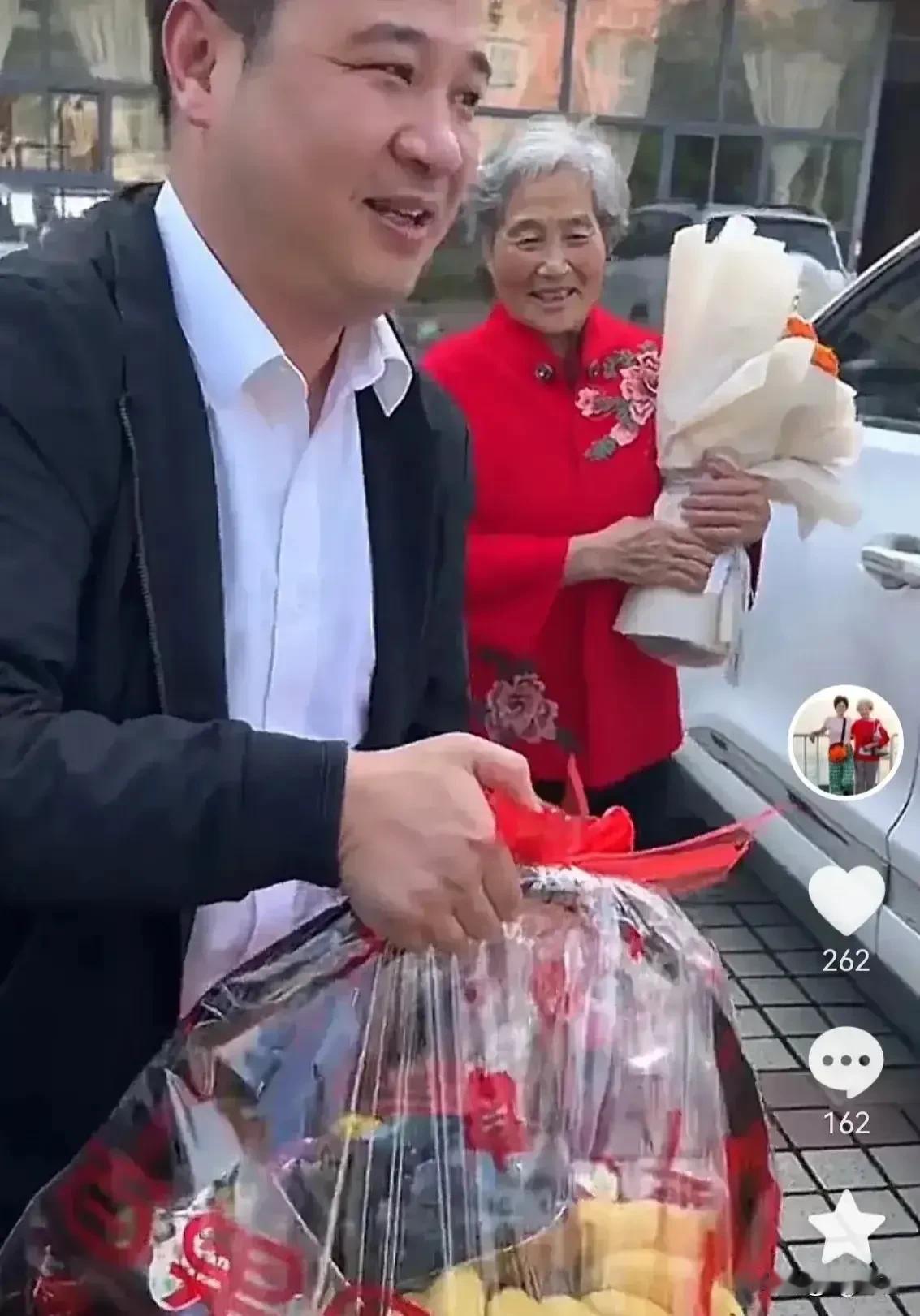 奇瑞这波操作太6了！网红奶奶新车到手，奔驰男哭晕

那位71岁的自驾游网红奶奶的