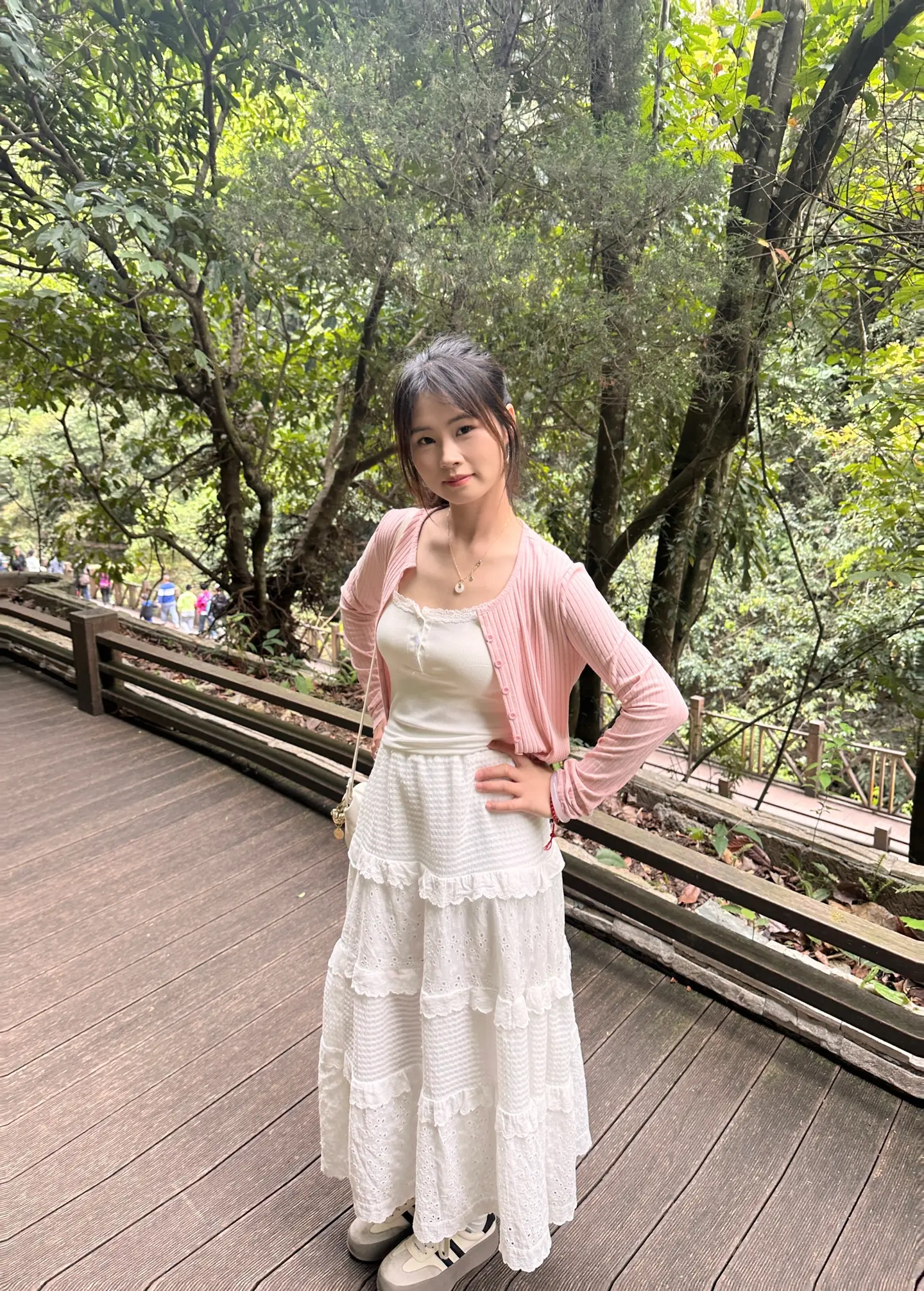 我上哪去找一个 不赌博不聊骚 抽烟没瘾 喝酒有度成熟稳重 偶尔沙雕 容...