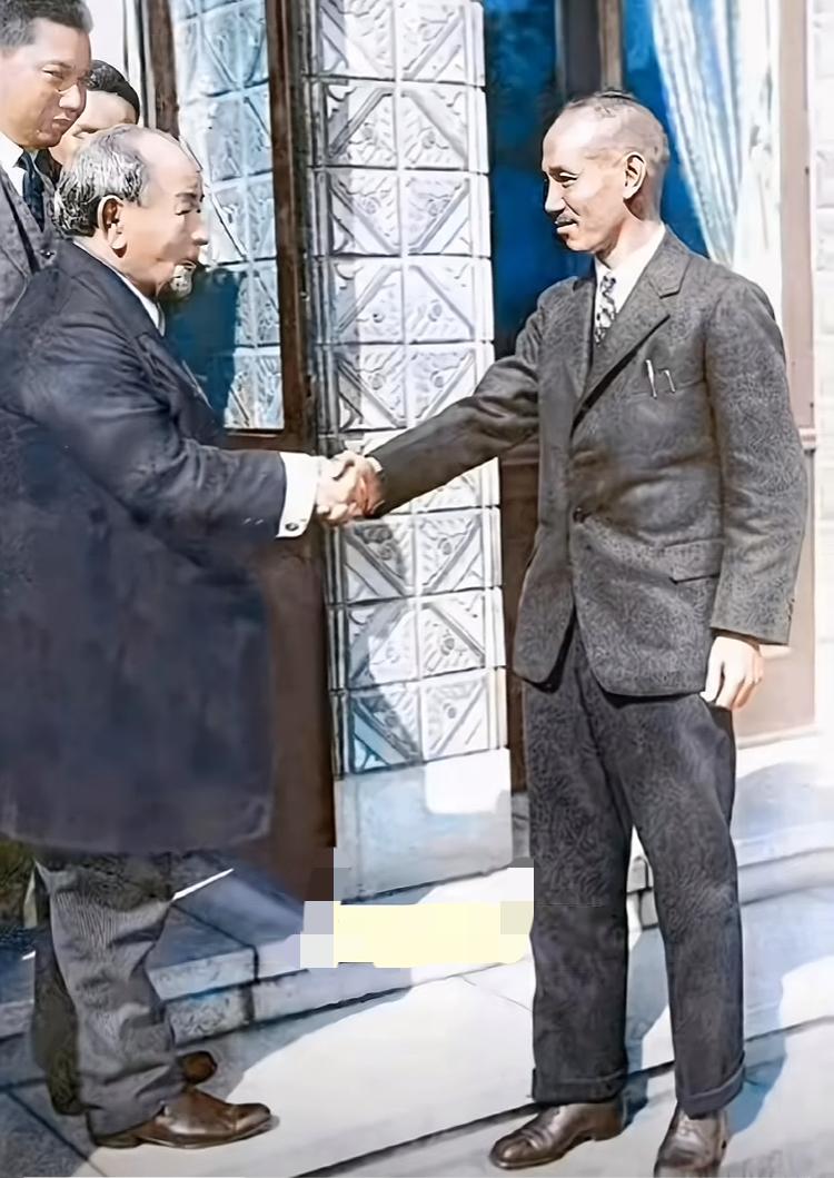 1927年、蒋介石在日本拜见黑龙会头目山满时的一幕。