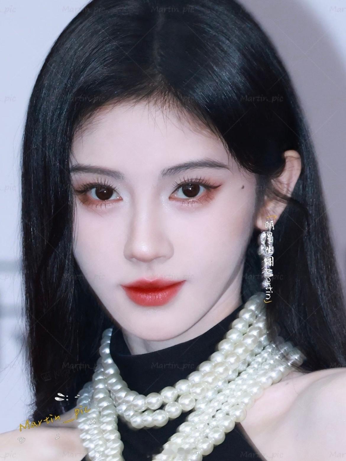 看见一张生图 不禁感叹这面部平整度❗ 