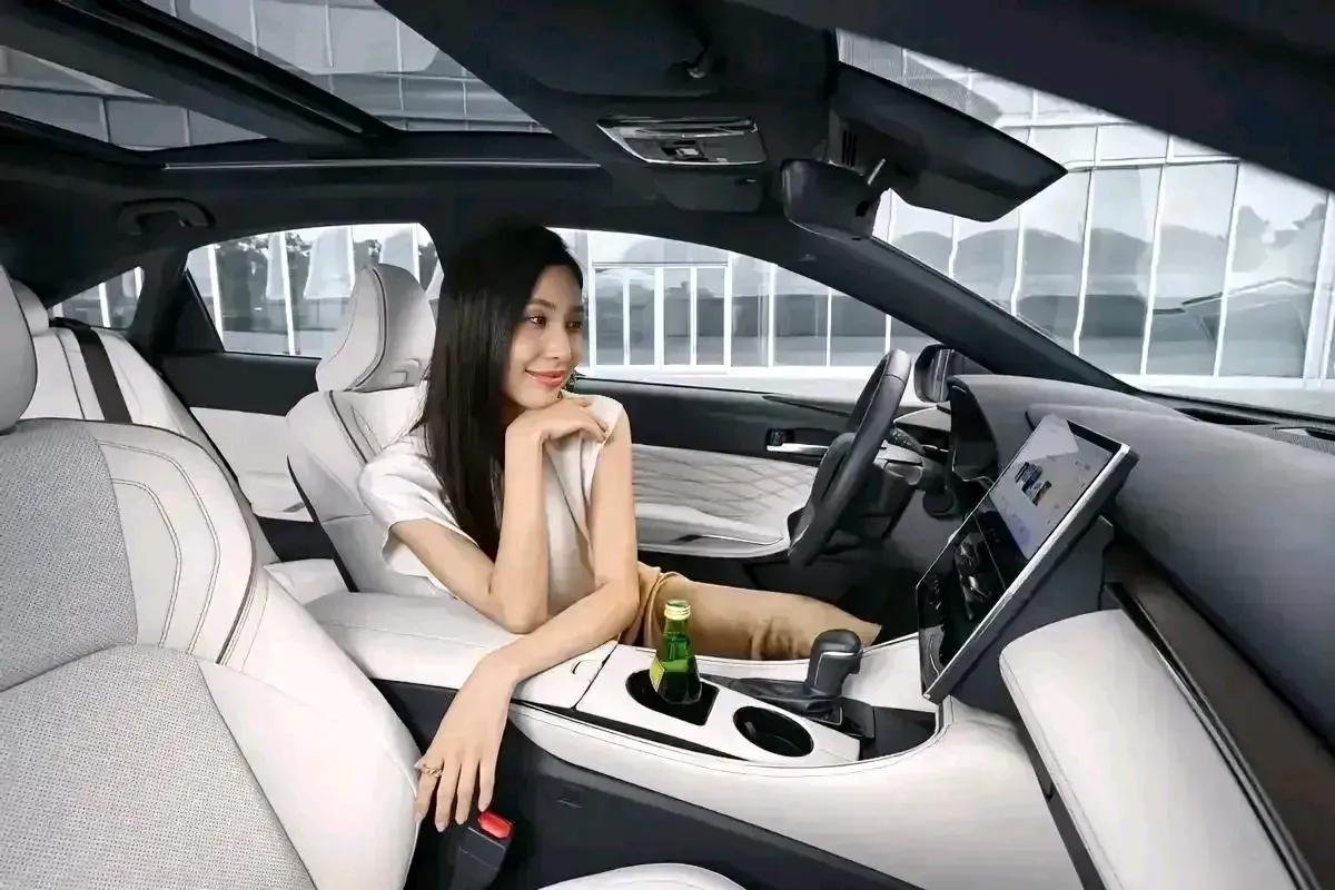丰田，绝对把中国消费者研究透了
要体面——丰田亚洲龙
要舒适——丰田格瑞维亚
要