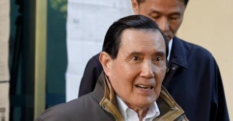 家中接连生变，妻子和大姐联合声明呼吁马英九退休，称 "安享余年" 更显紧迫，随即