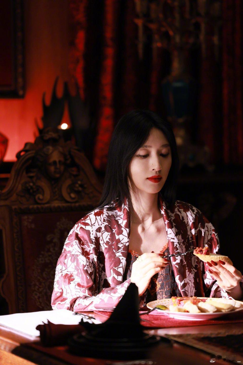 张俪 大枭姐驾到通通闪开 狠戾与悲情交织的地枭女王！鸠占鹊巢掌权势，养娃为血囊，