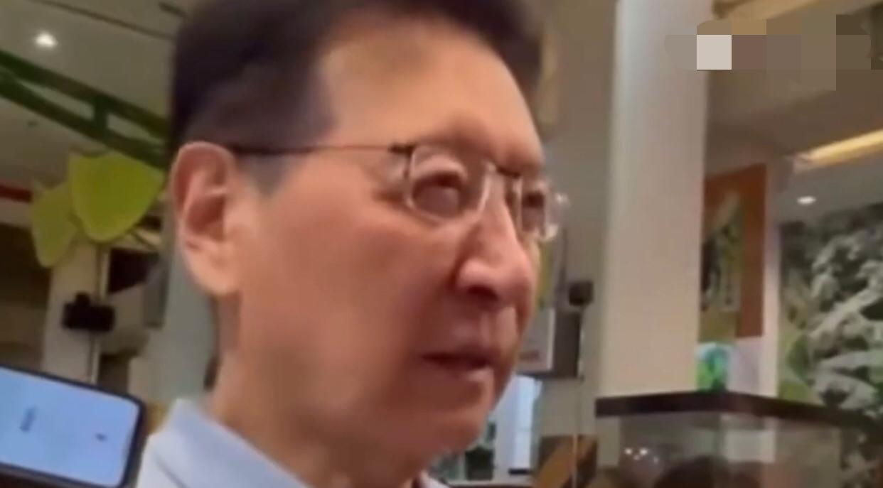 台湾赵少康表示：他觉得两岸之间绝对不能使用武力，一旦使用武力就回不了头了，当然大