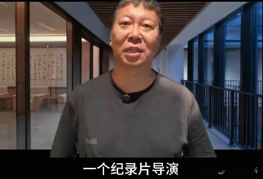 我给在影视公司工作的朋友打电话，他说现在全行业都在讨论《监狱来的妈妈》这三个违规