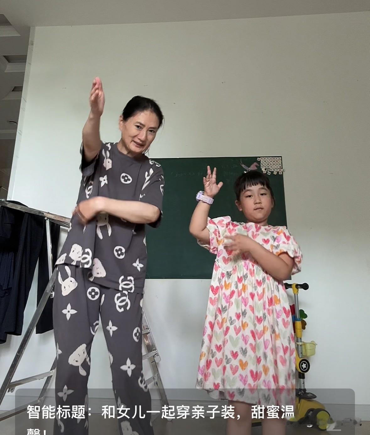 前几天，孙女坐在我的床上，突然对我说“奶奶，我不想让你变老”，我说“那也没办法，