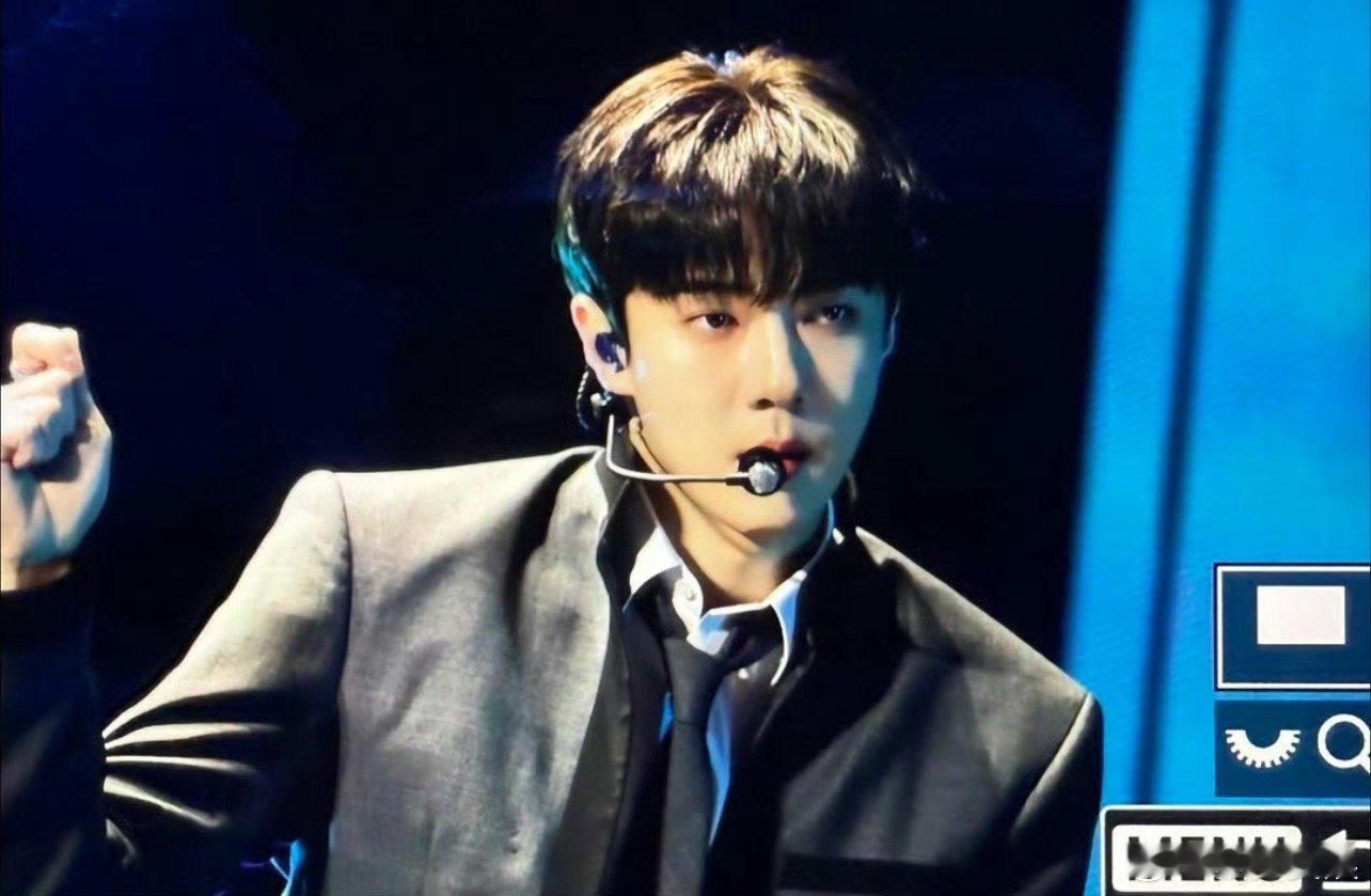 原相机下的吴世勋俺们世勋帅帅哒，无论是以前还是现在生图都很抗打 