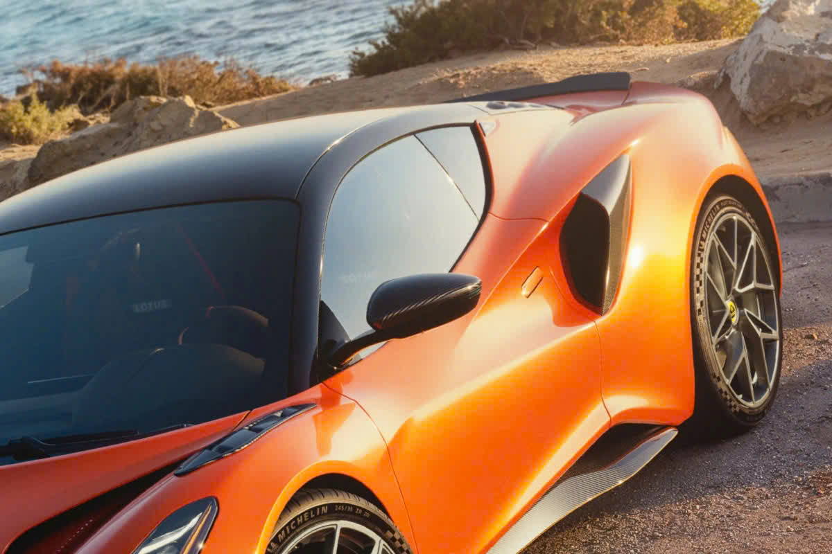 路特斯emira  Emira 420 Sport，这是当前Emira车系里最轻