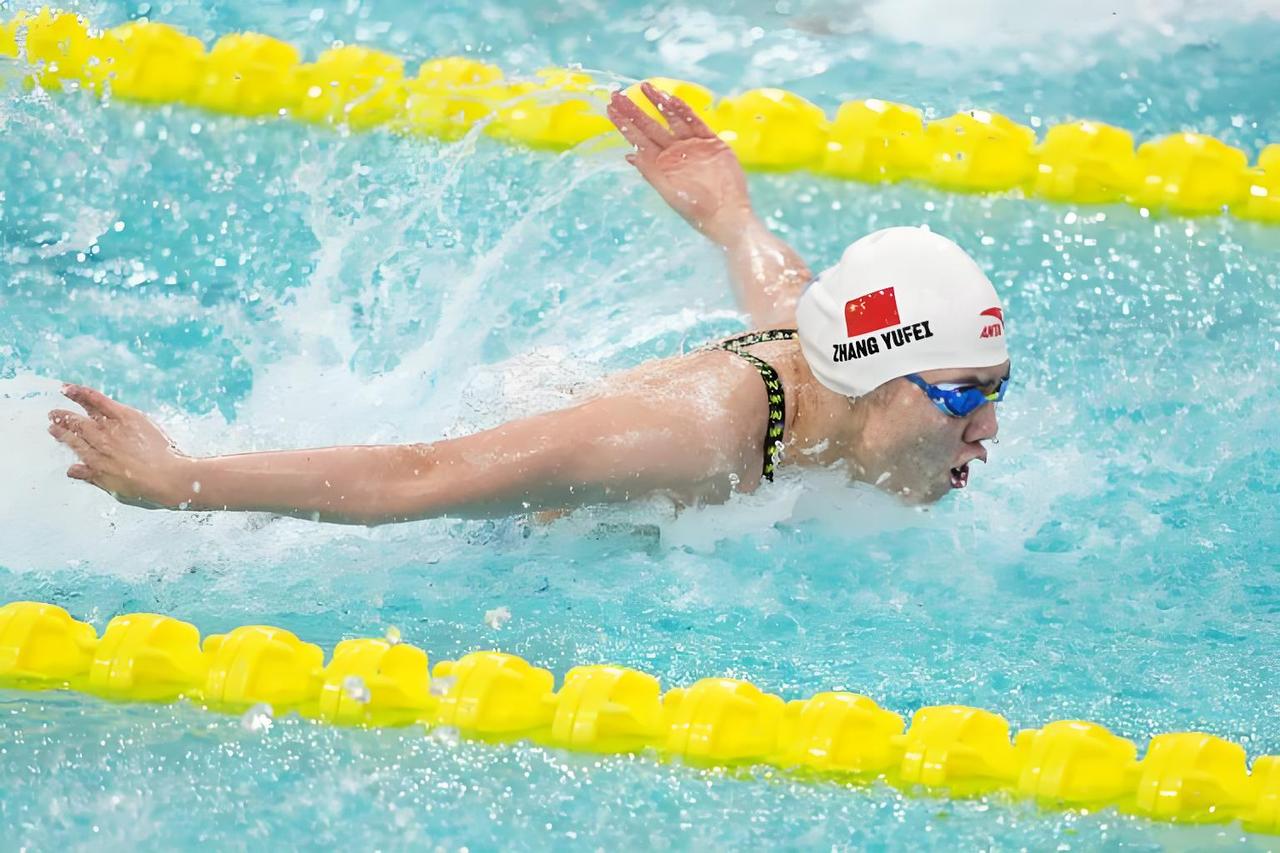 蝶泳波浪节奏与手脚同步配合技巧！泳教头 | 泳讲堂：蝶泳波浪节奏与手脚同步配合技
