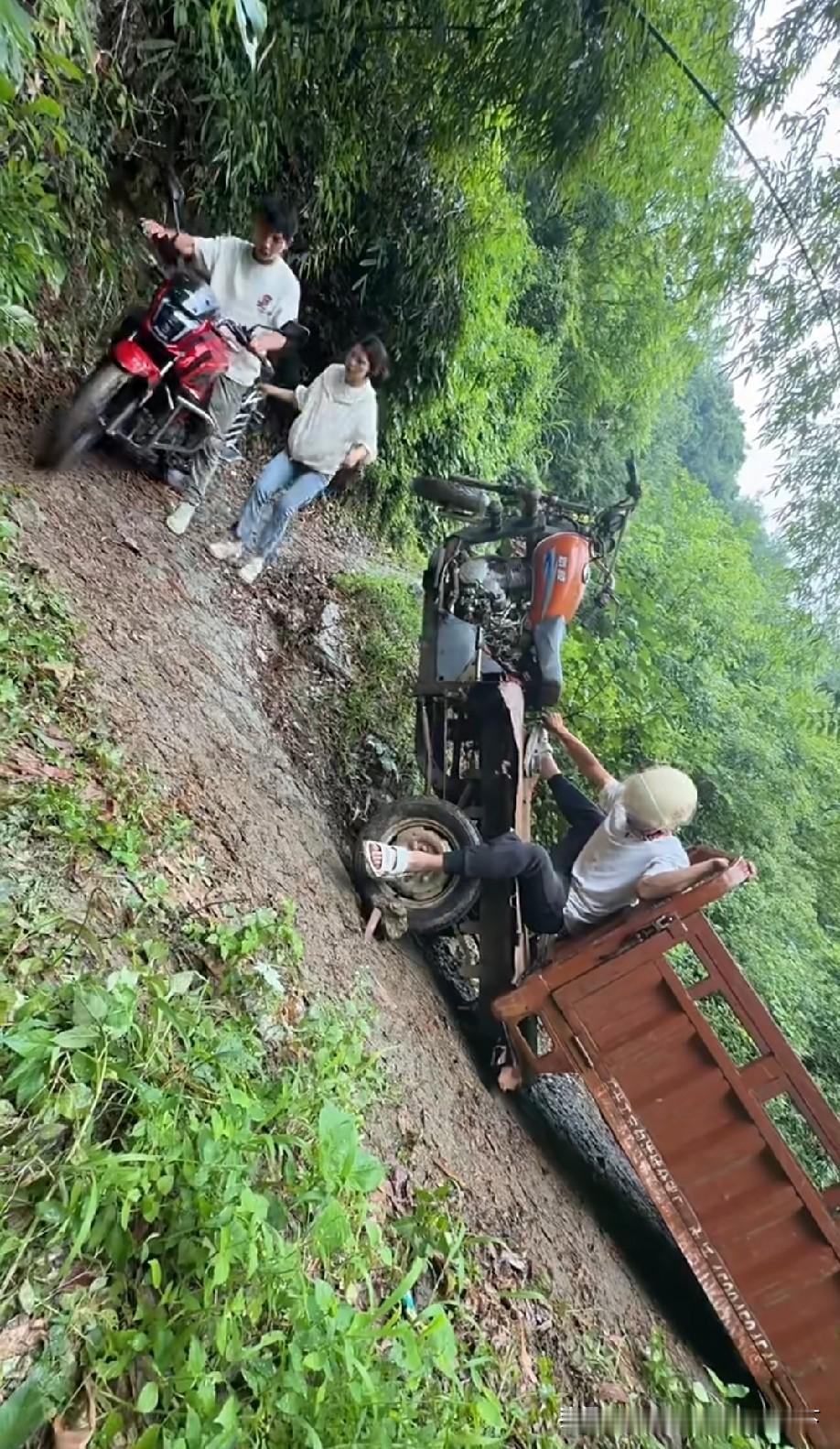 角度问题吧，应该没有这么陡！