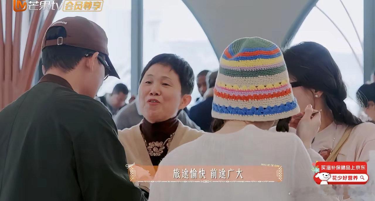 张晚意，马思纯参加外国高端宴会，高端人士第一个跟张晚意打招呼，然后对着马思纯就开