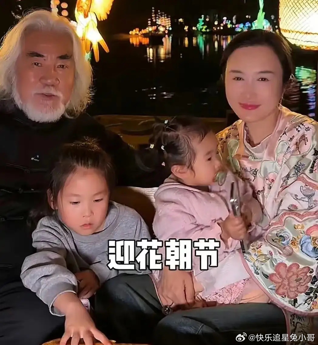 基因太强！张纪中全家共用一张脸！76岁张纪中带4娃逛西溪，小女儿简直是“女版张导