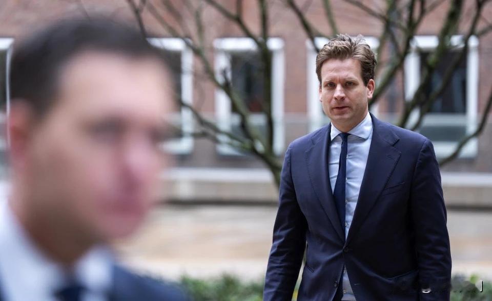 荷兰此番操作，真可谓“偷鸡不成蚀把米”。2025年9月30日，荷兰政府以“国家安