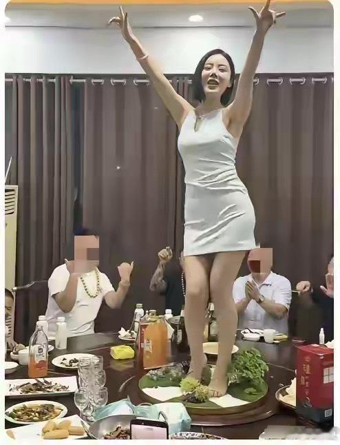 刘娇娇那段桌上热舞，大家有刷到吗 