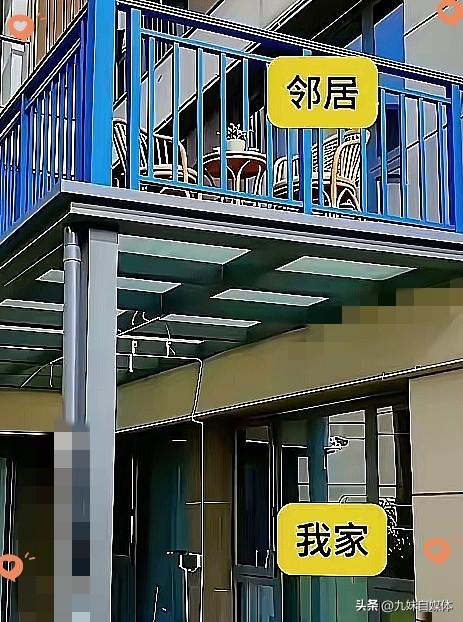 被楼上邻居气坏了，我家在1楼盖了一个阳光房，2楼的邻居接着就在我家阳光房上面围了