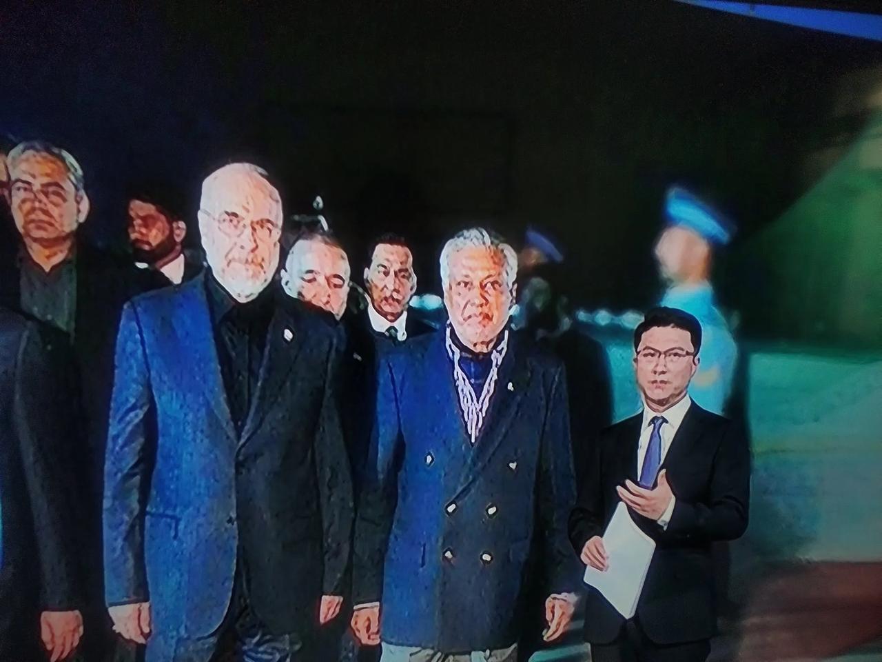 美伊面对面经过十几个小时的艰苦谈判，双方未达成协议。
    4月12日，美伊谈