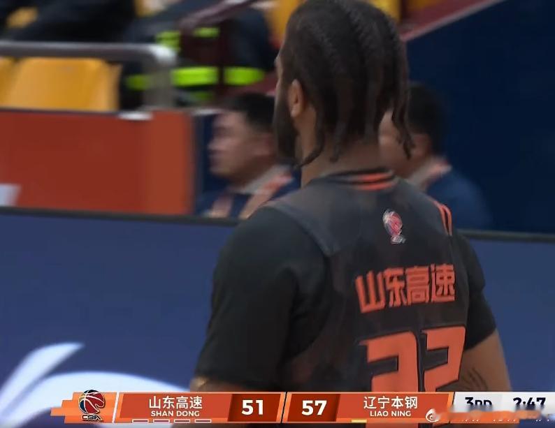 山东男篮vs辽宁男篮 山东男篮从18分追到6分了，克里斯和珀塞尔开始出状态了啊 