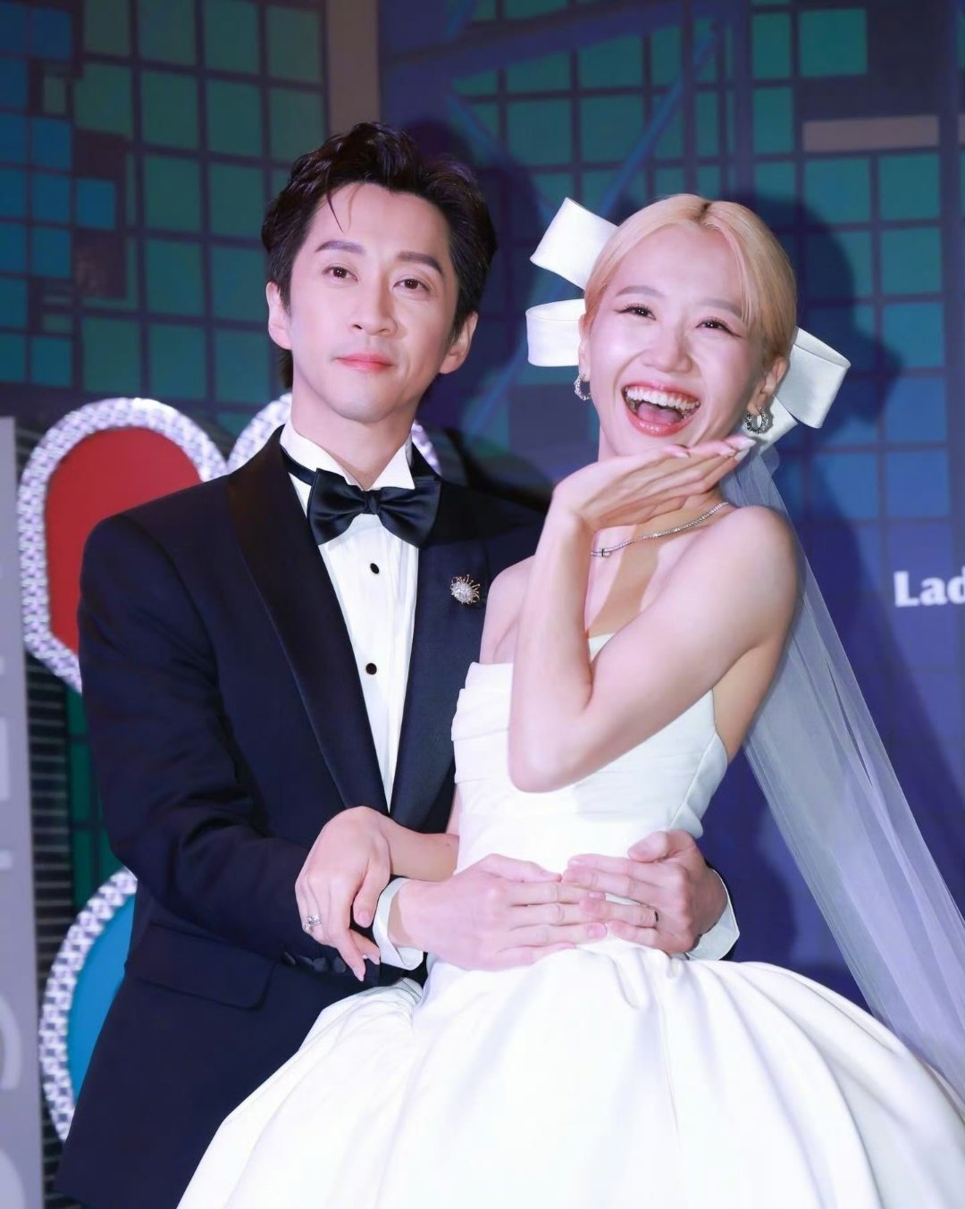 陈汉典lulu婚礼陈汉典与Lulu今日大婚！两人身穿夏姿·陈定制中式礼服，典礼上