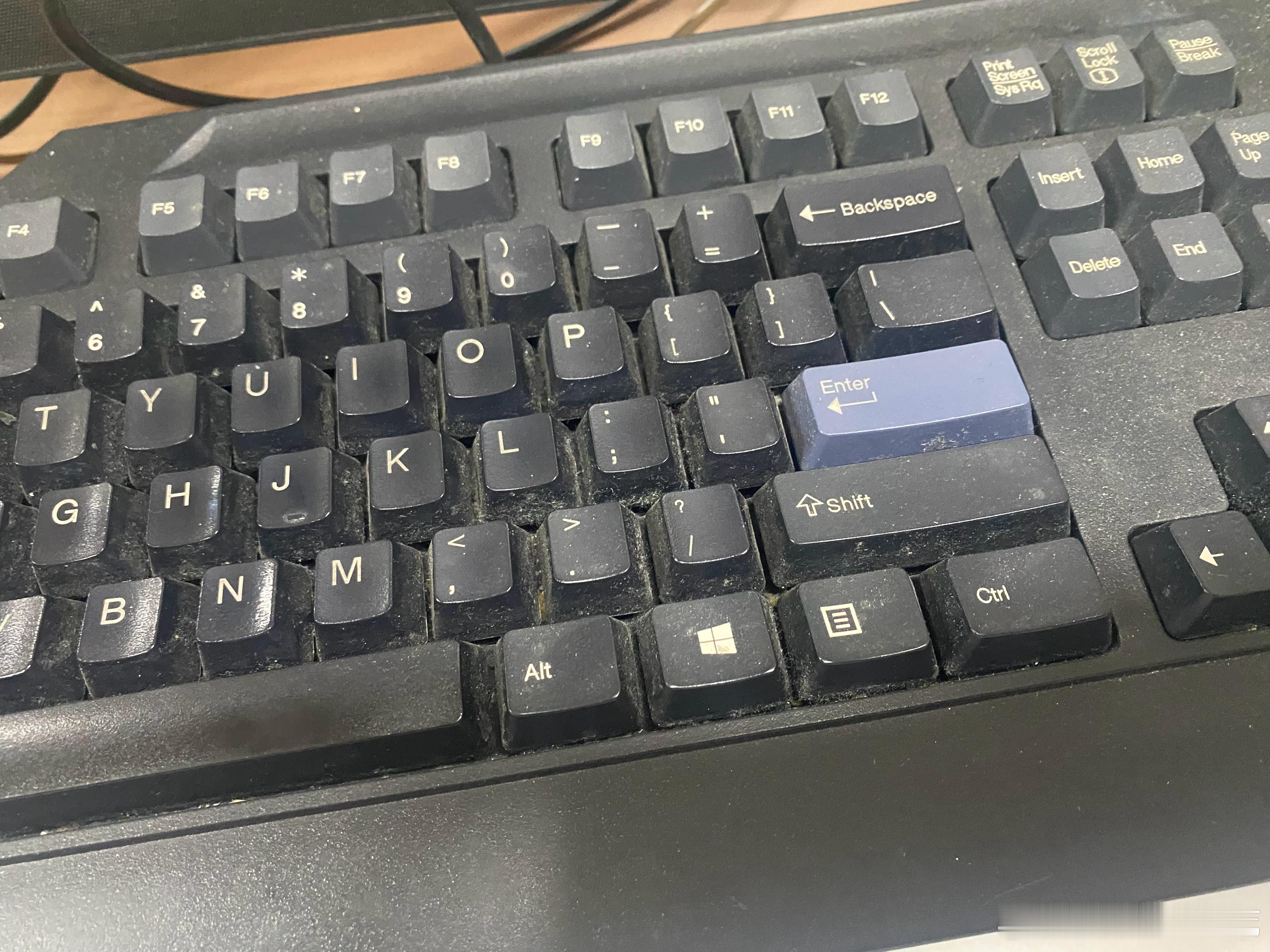 在工作中度过的生日  工作使我快乐 挣💰养我心心[害羞] ​​​