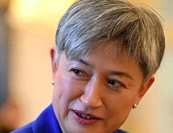 澳大利亚外长黄英贤发表严正声明，
7月6日，针对中国海军核潜舰于中午，成功朝太平