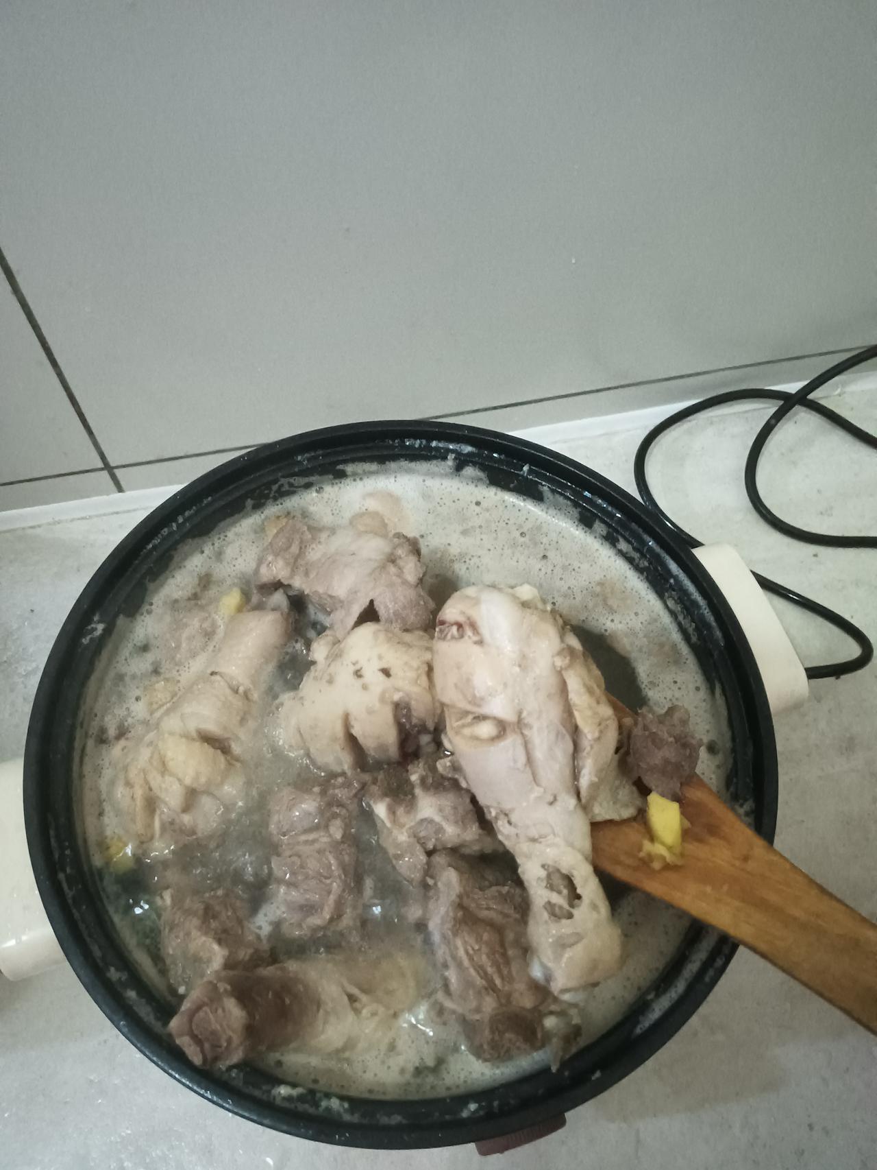 朋友们，大家好，我是小青，现在是晚上的11点半了，今天上班上到10点半，现在呢，