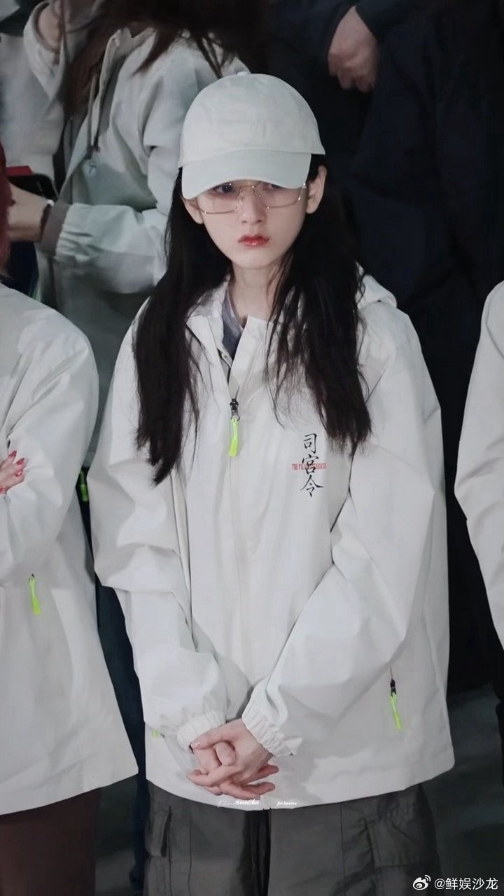 司宫令路透盼了这么久，终于等到开机路透，两位状态都好绝，氛围感直接拉满，坐等甜甜