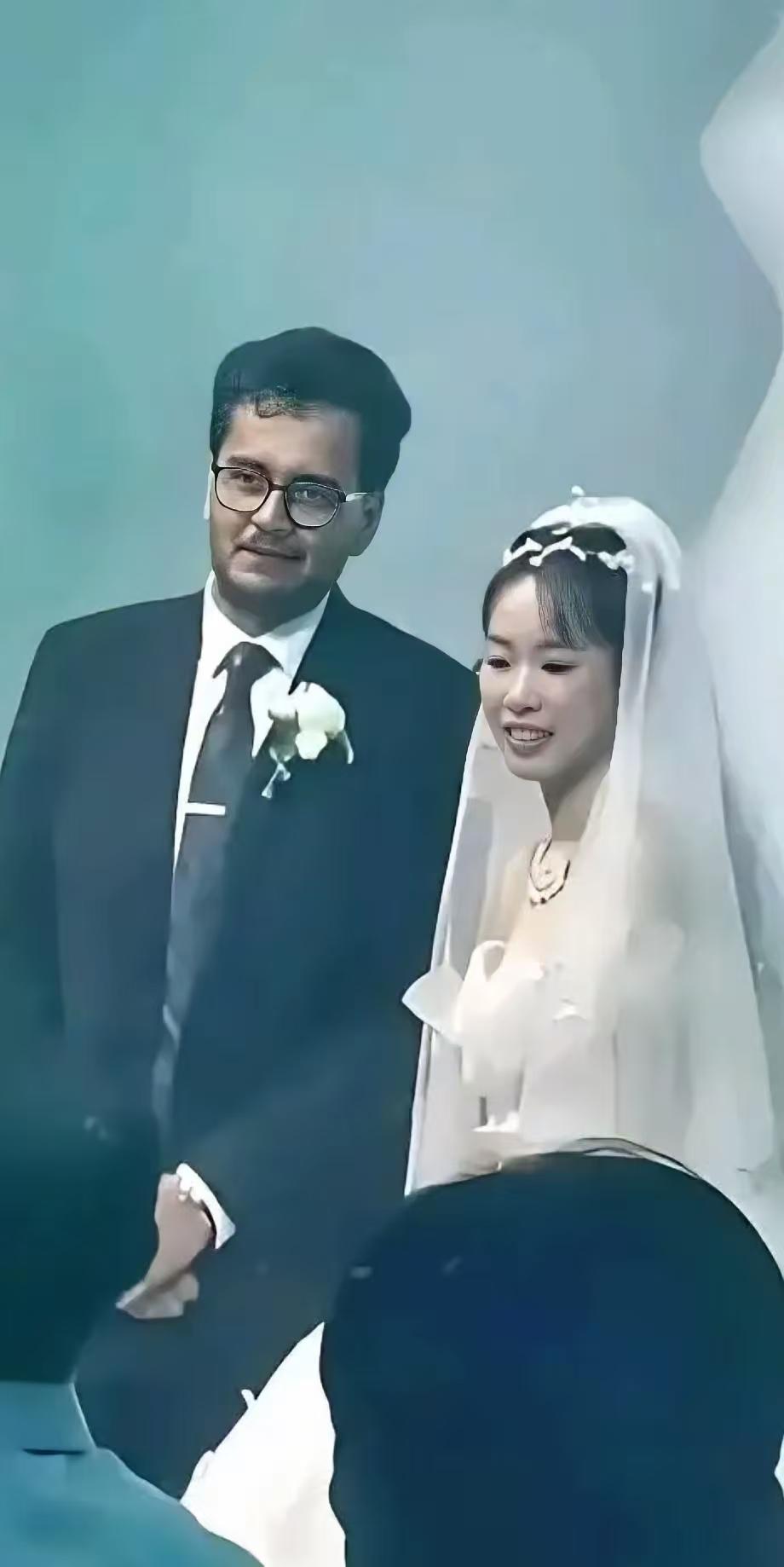 国际友人印度最强，用不了多久，这家就会来几十个印度老乡，这女家多傲娇啊，嫁了个外