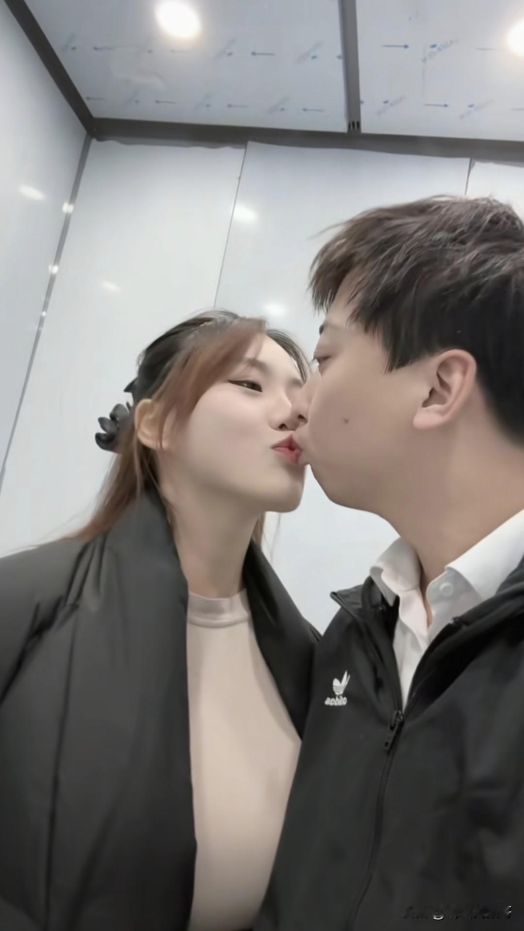 看看中原御府维权女业主，眼看着剩下几天就可以拿到新房了，在查看收尾进展的时候，忍