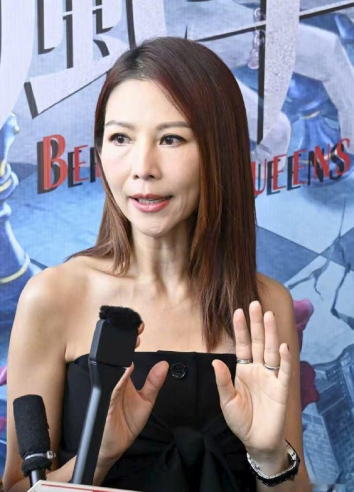 蔡少芬公开张晋心脏病发作细节蔡少芬说自己差点做了寡妇 据港媒，17日接受采访时公