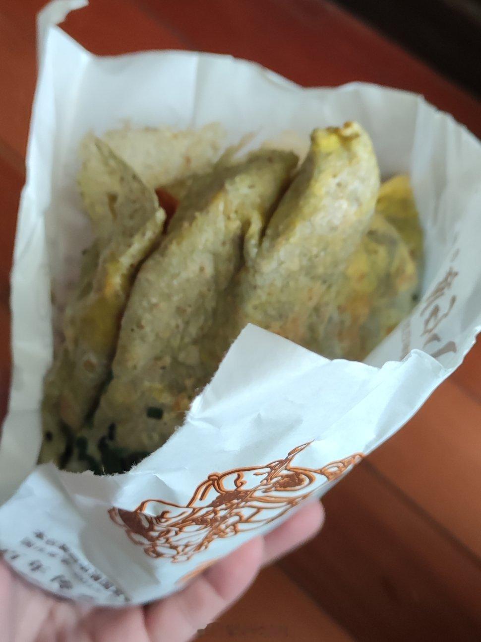 回到天津，早餐必定要煎饼果子。#天津[超话]##煎饼果子##天津马拉松#  ​​