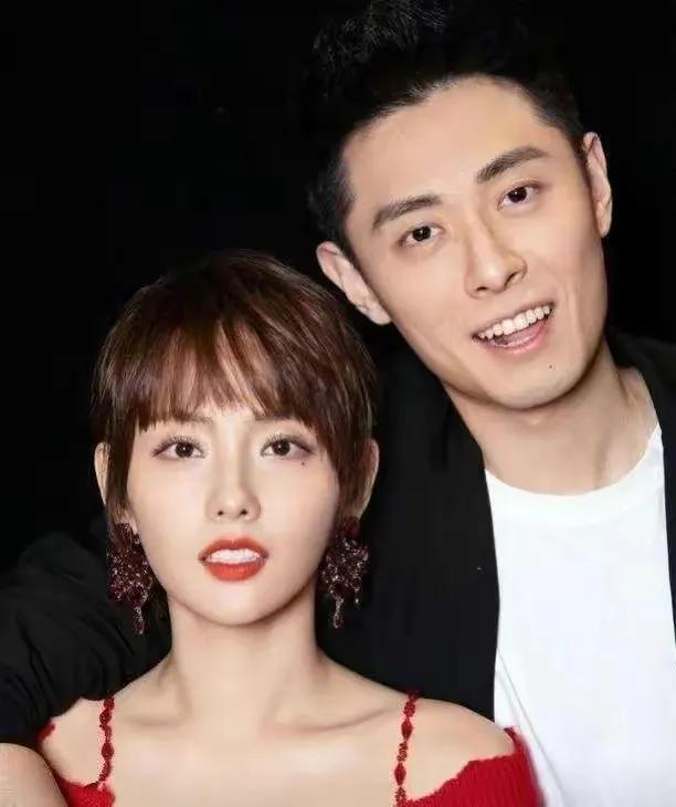 这么优秀的媳妇儿竟然拿不出手，这么漂亮的媳妇儿竟然入不了他的眼，这么能干的媳妇儿