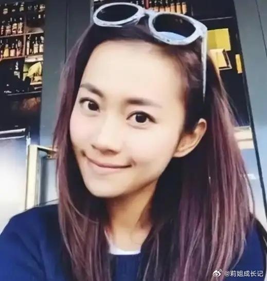 2000年，“嫩模”伍智恒嫁给了“永安百货太子爷”郭永淳。8年婚姻，让伍智恒做了