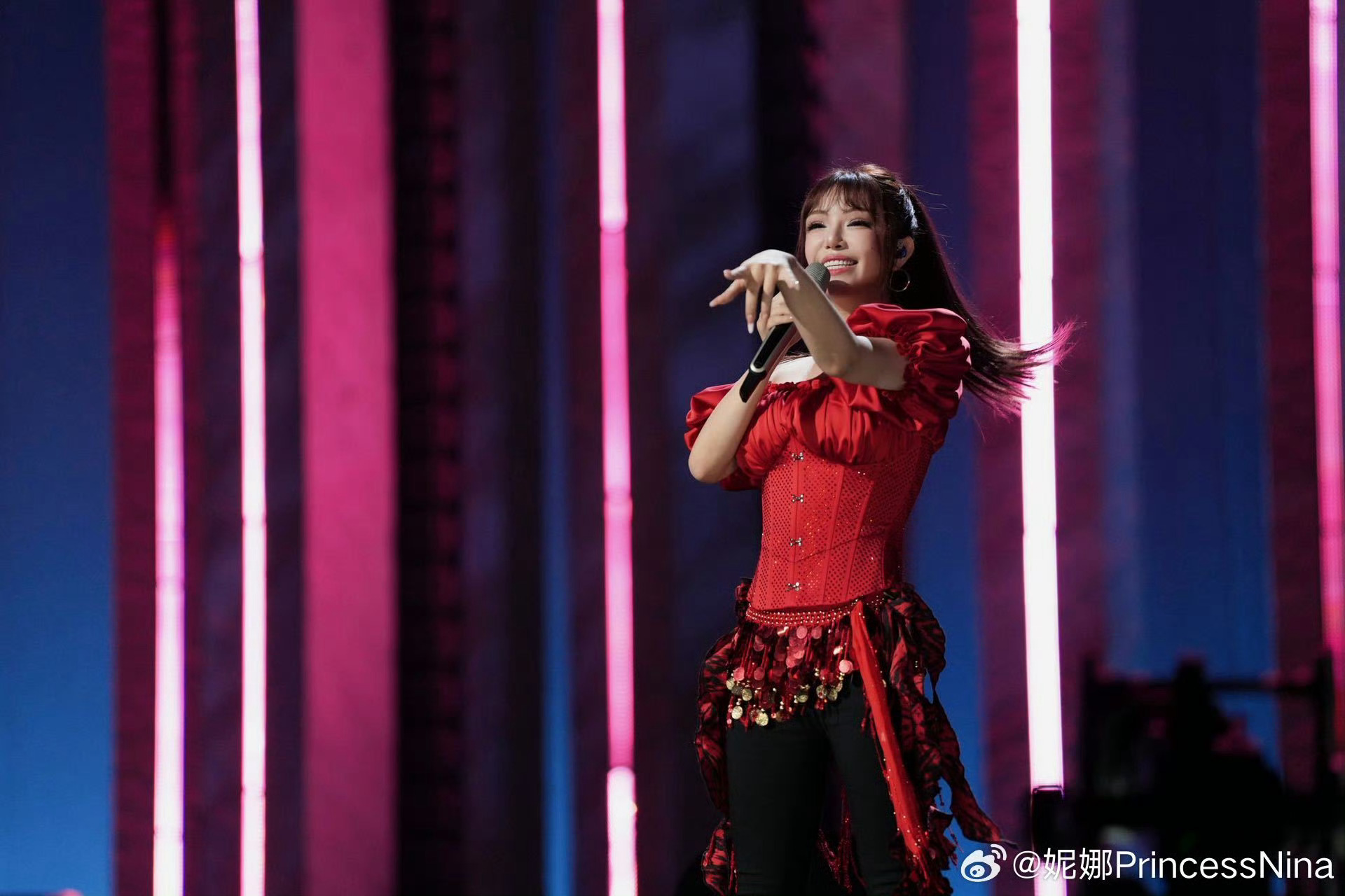 维妮娜英文对话能力 英文对话能力好强，这么全能的姐姐！乘风2026