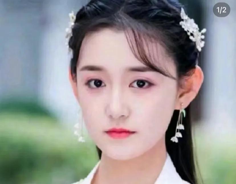 聪明的导演已经找蒋依依拍折腰了导演:我还是笨点吧!
呼声很高的蒋依依也下水了!娱