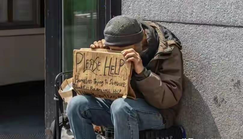 “斩杀线”这么可怕，

为什么斩不动在美的华人？

他们身上到底有什么锁血机制？