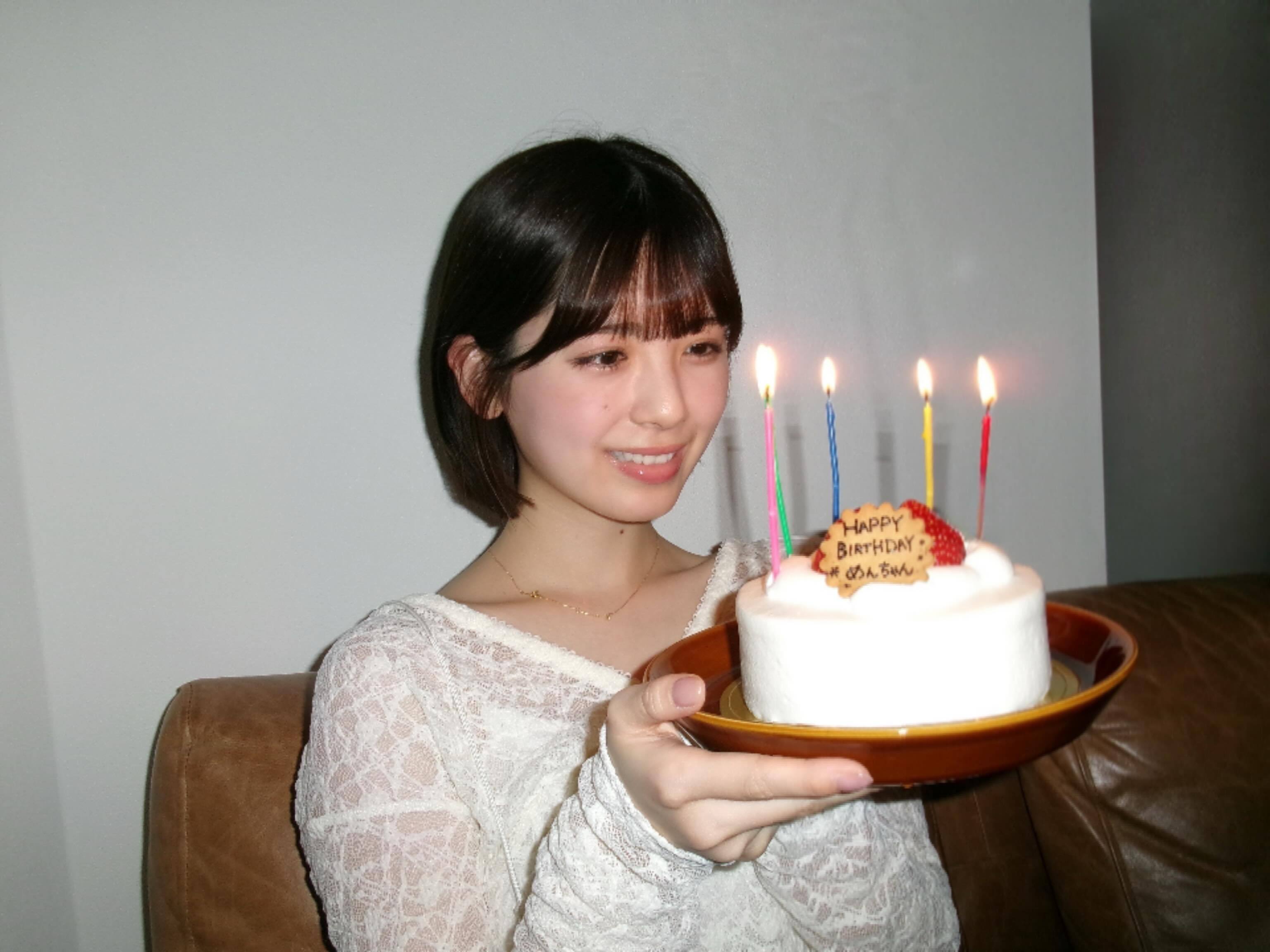筒井あやめ「22歳になりました！ダブルピースな一年になりますように」 