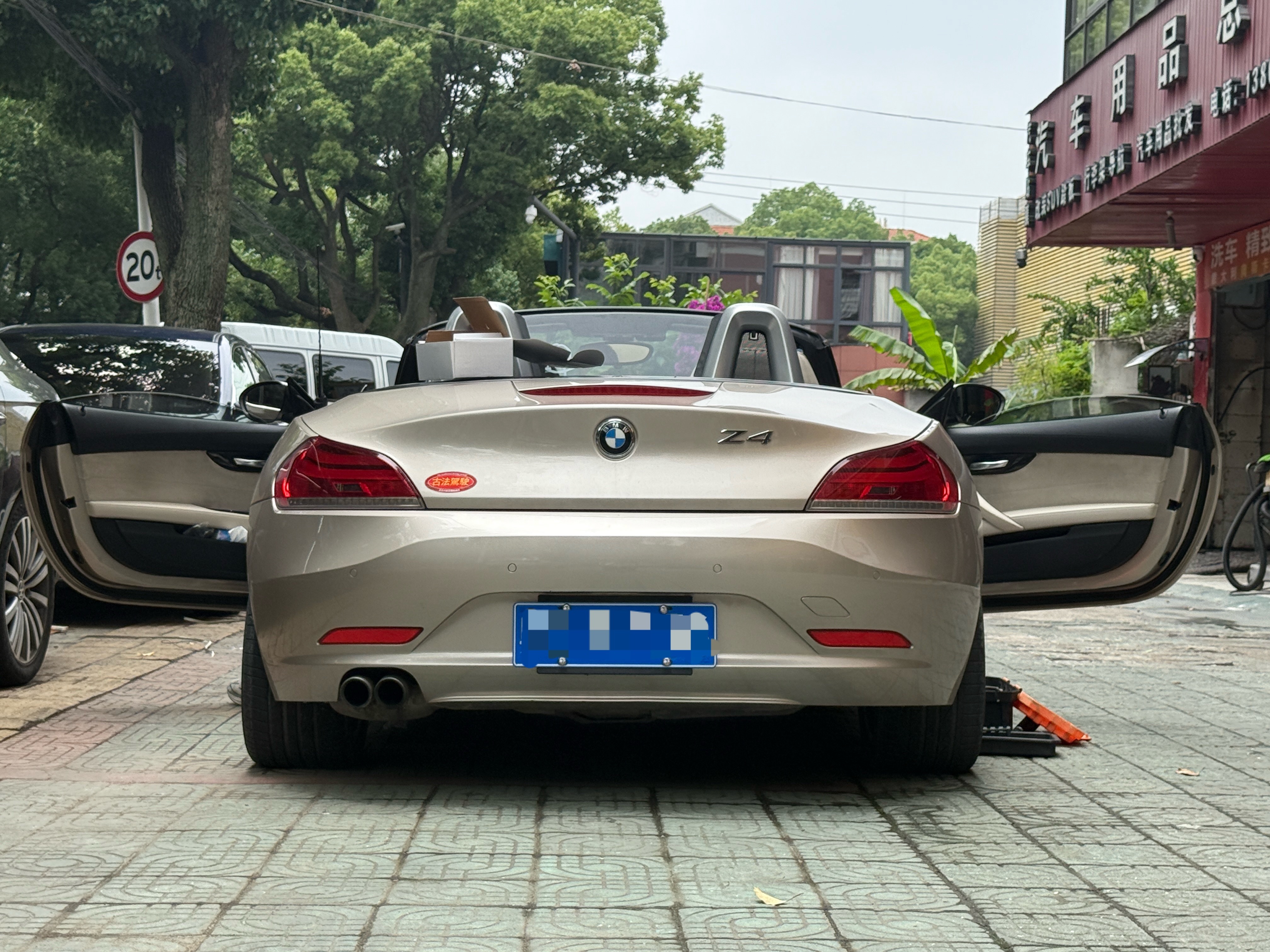华强北的电子设备太强了，我这台cic主机的宝马Z4，用外挂CarPlay改装方案