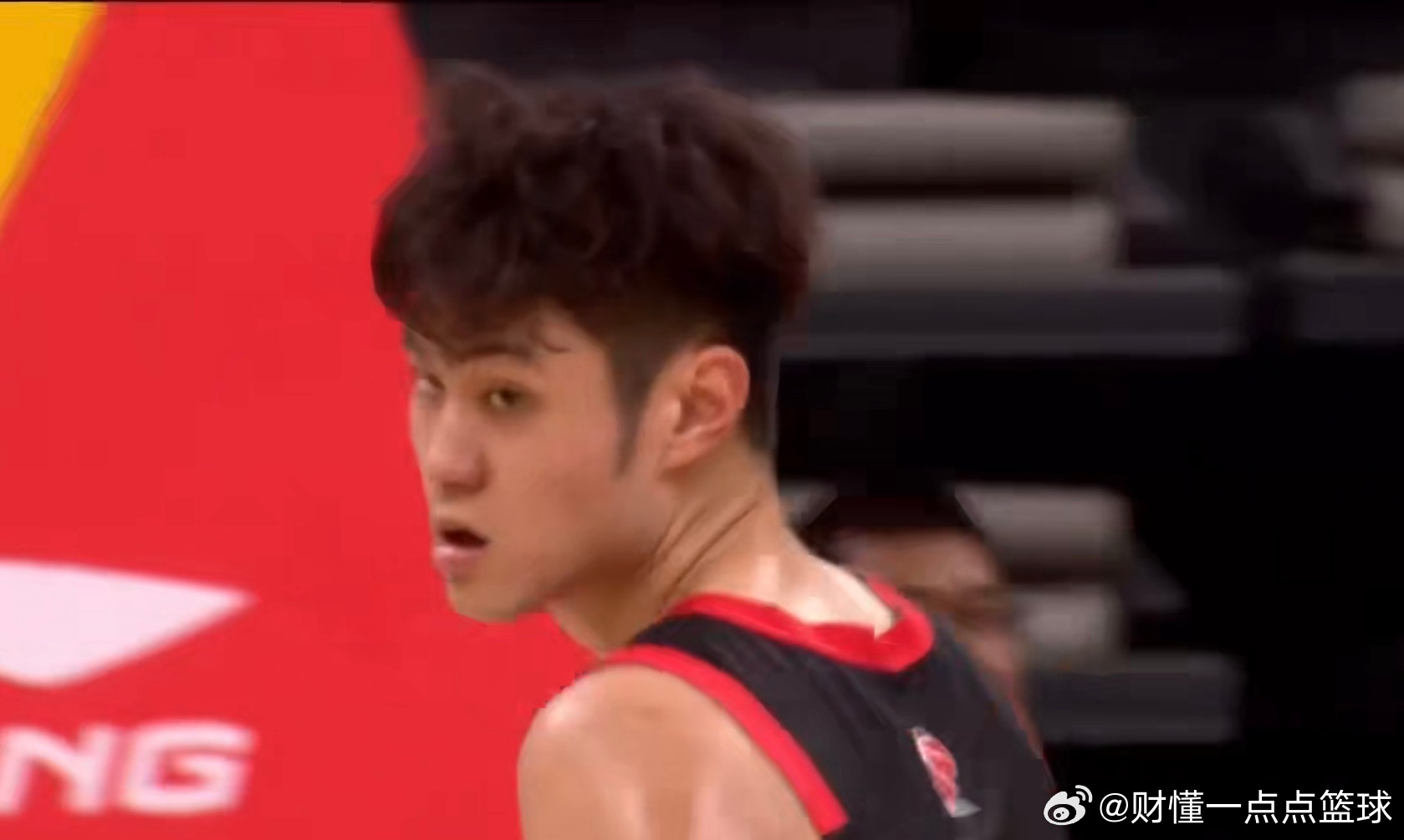 第一节王浩然打爆了，4投3中，10分2板2助攻！深圳男篮第一节35比22领先广厦
