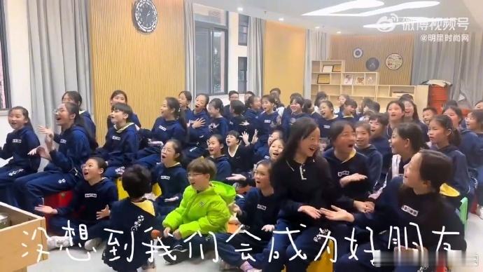 像你这样的朋友成小学生战歌  哇塞，这一回孤勇者后继有人了，陆虎《像你这样的朋友