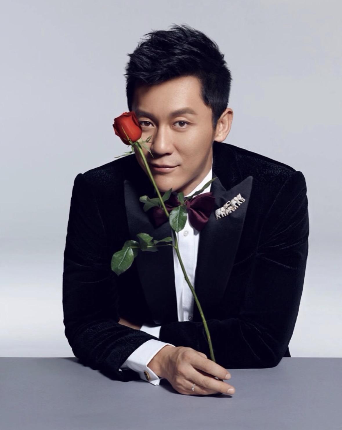 李晨这番话，听得人心里五味杂陈。

48岁了，身边空空荡荡。从当年的李小璐、张馨