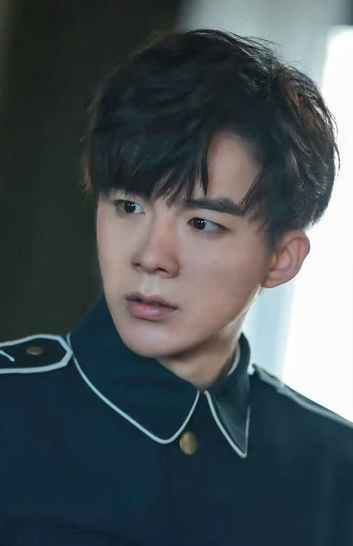 刘宇宁出道以来已经演了21个角色 卫乘风这个角色在刘宇宁的作品里是特别的存在。《