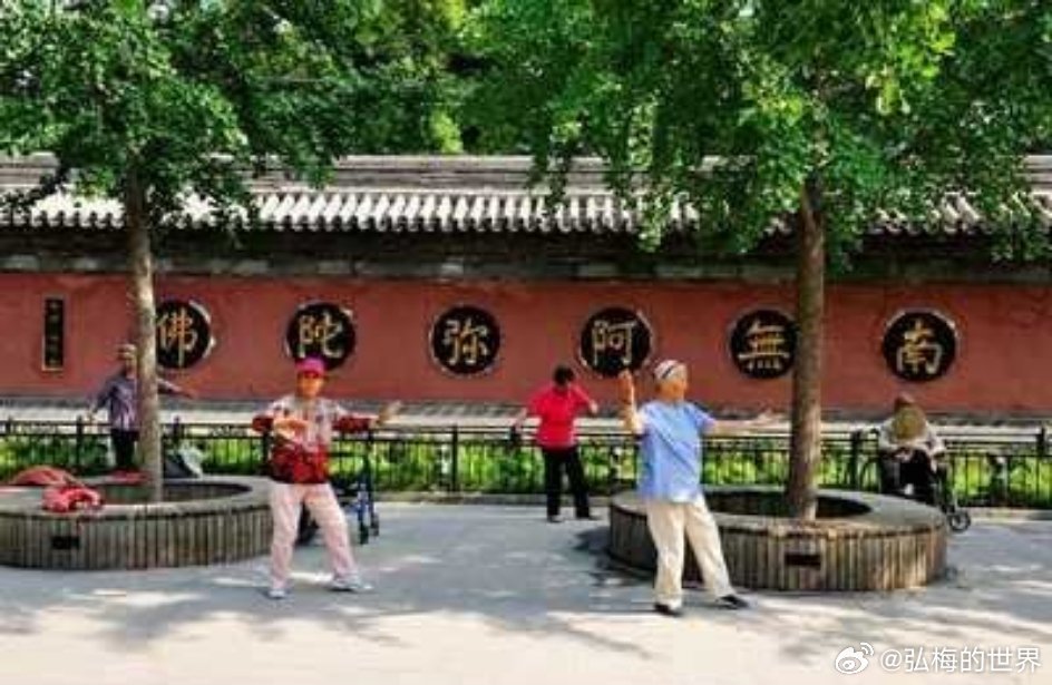 人生的得与失，成与败，繁华与落寞不过是过眼烟云。而陪伴我们一生、如影随形、不离不