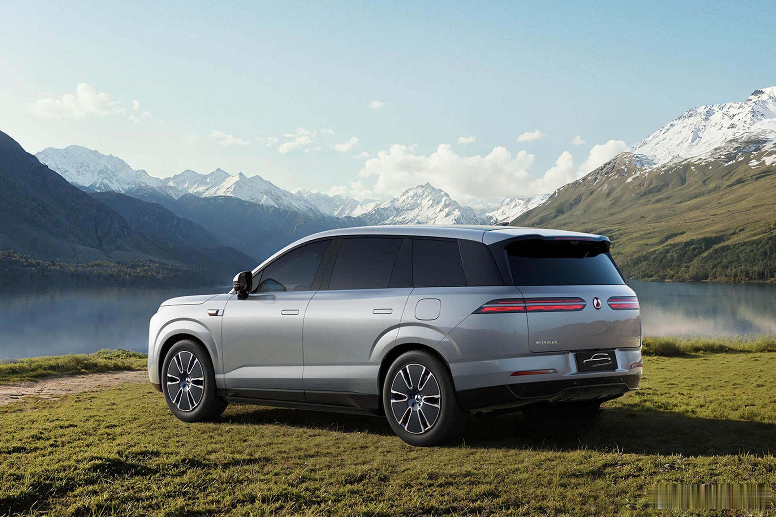 这哪是加长的N8，明明就是小一号的N92.0T超级混动+46.99kWh大电池+