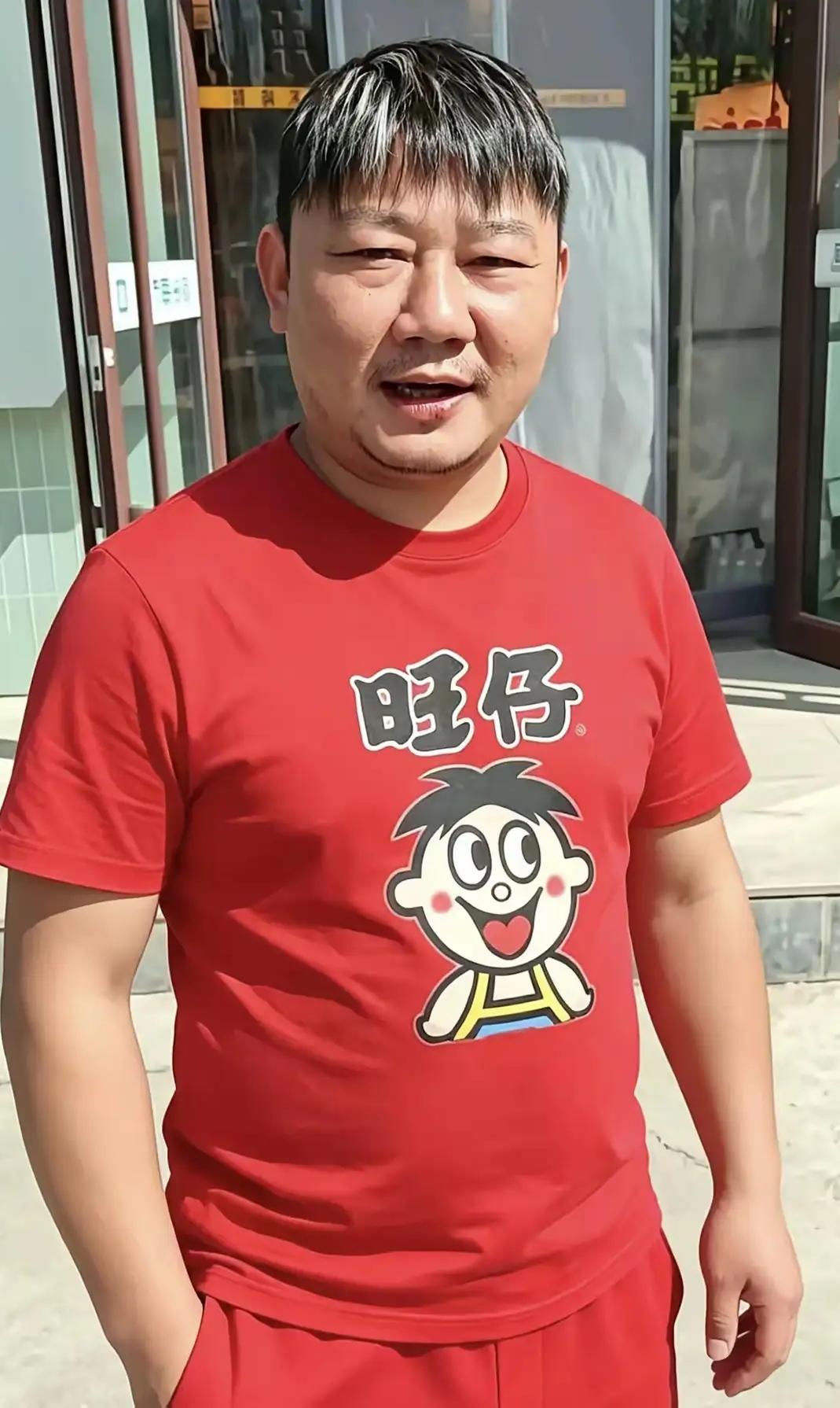张雪的粉丝没想到，
张雪自己也没想到，
就连理发师自己也没想到，理了四个小时，竟